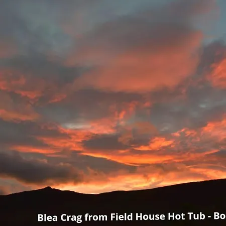 Hot Tub, Mountain View, 4-poster Bed And Log Burner 博罗代尔谷