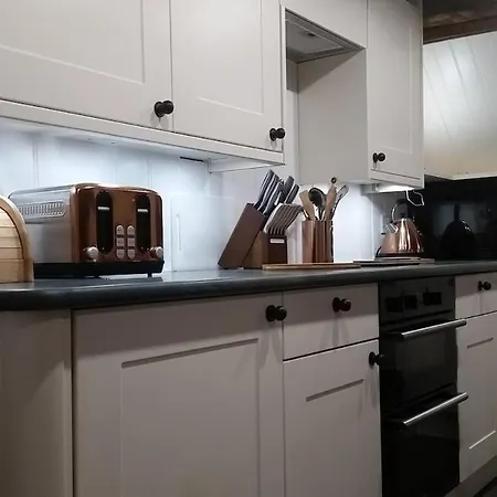 Hot Tub, Mountain View, 4-poster Bed And Log Burner 博罗代尔谷