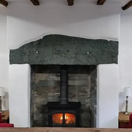 Hot Tub, Mountain View, 4-poster Bed And Log Burner * 博罗代尔谷