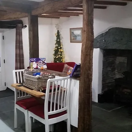 Hot Tub, Mountain View, 4-poster Bed And Log Burner * 博罗代尔谷