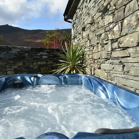 公寓 Hot Tub, Mountain View, 4-poster Bed And Log Burner 博罗代尔谷