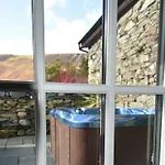 Hot Tub, Mountain View, 4-poster Bed And Log Burner Appartement