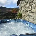 Appartement Hot Tub, Mountain View, 4-poster Bed And Log Burner Borrowdale Valley