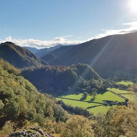 Apartamento Hot Tub, Mountain View, 4-poster Bed And Log Burner