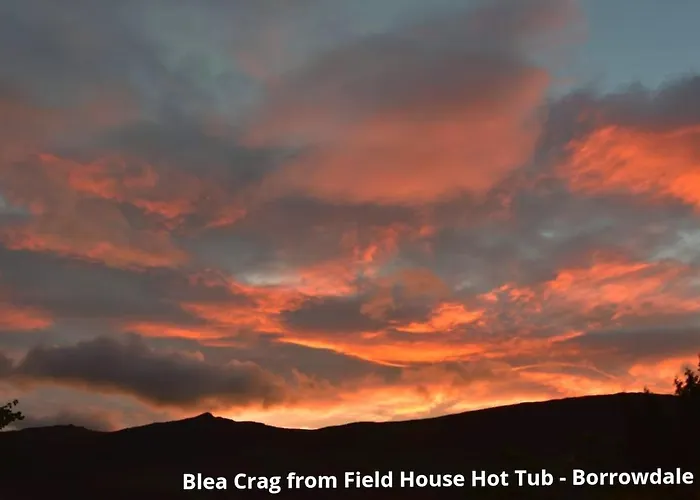 Hot Tub, Mountain View, 4-poster Bed And Log Burner Borrowdale Valley