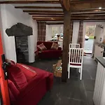 Hot Tub, Mountain View, 4-poster Bed And Log Burner Daire *