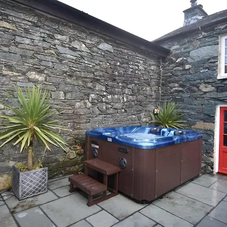 Hot Tub, Mountain View, 4-poster Bed And Log Burner Apartment Borrowdale Valley