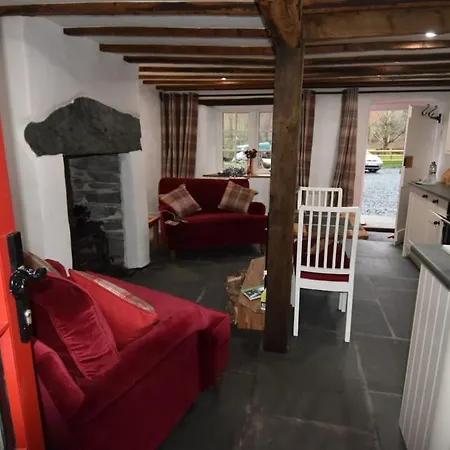 Hot Tub, Mountain View, 4-poster Bed And Log Burner Apartment *